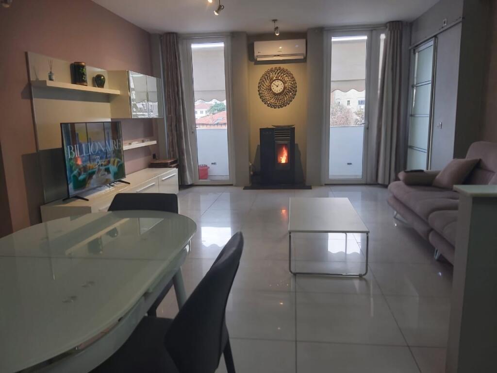 APARTAMENT ME QERA, PAZARI I RI