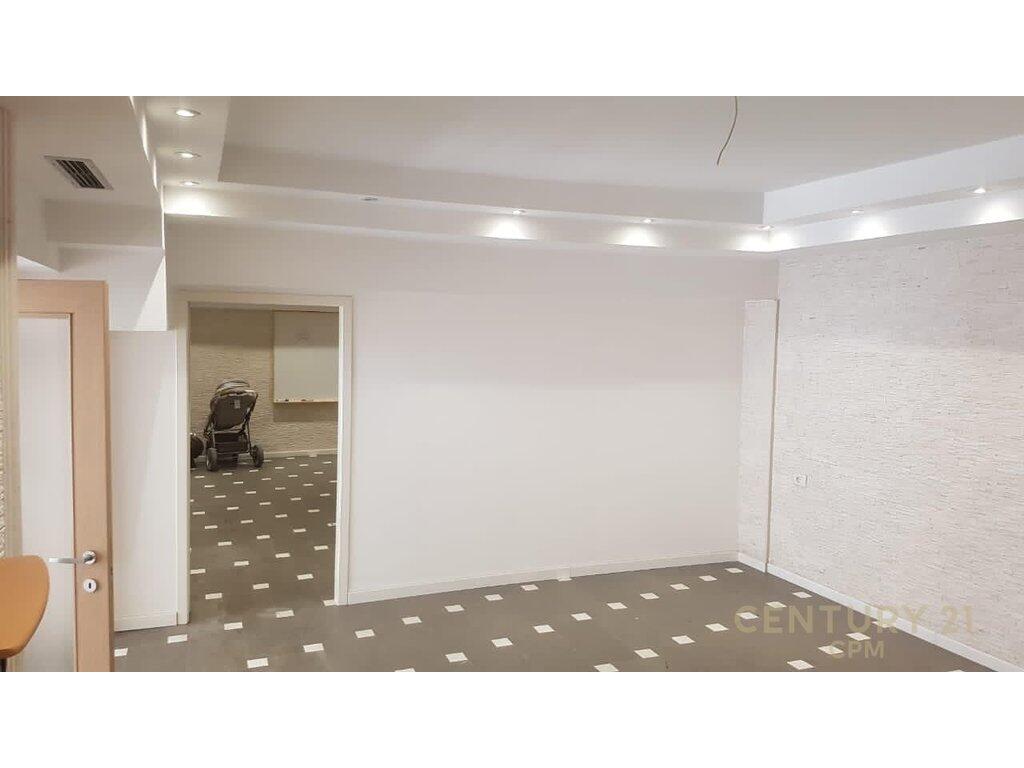🏬 Shitet ambient komercial në Komunën e Parisit
