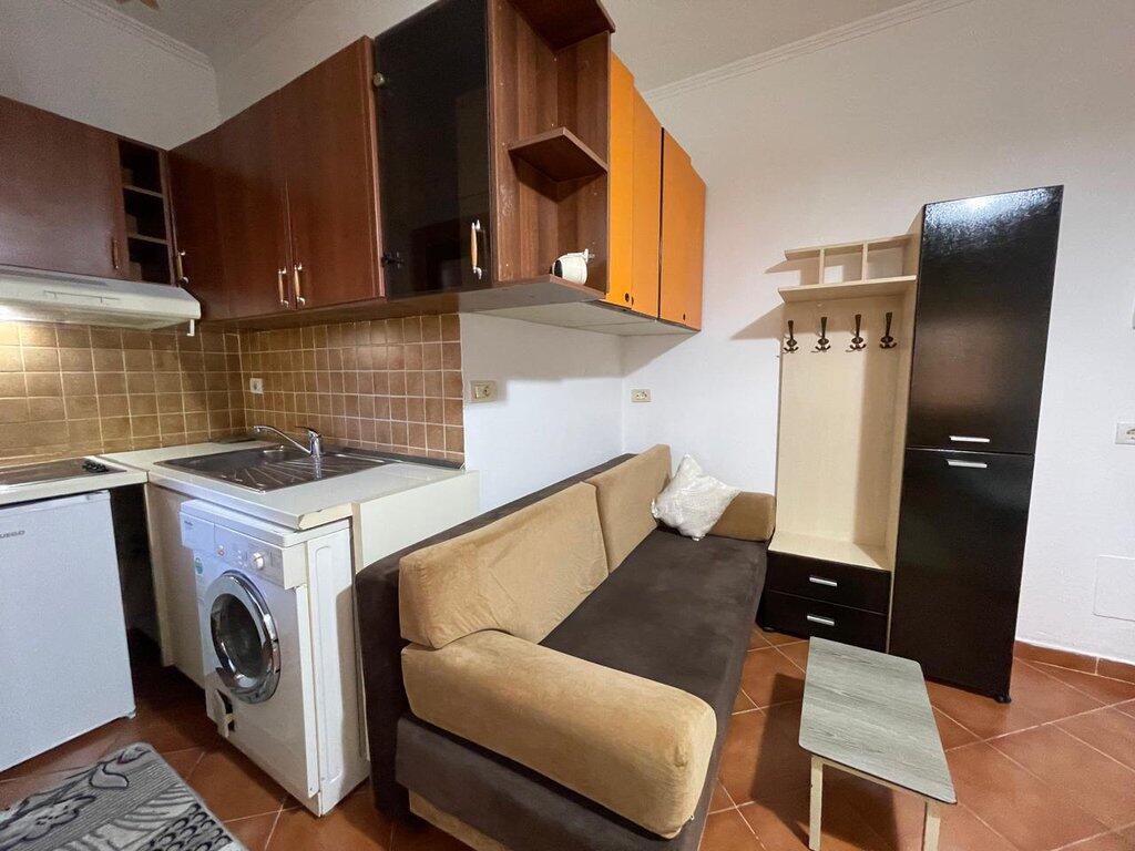 Jepet Garsoniere Me Qira në rrugen Gjon Mili, Frigoriferi, Tiranë -
