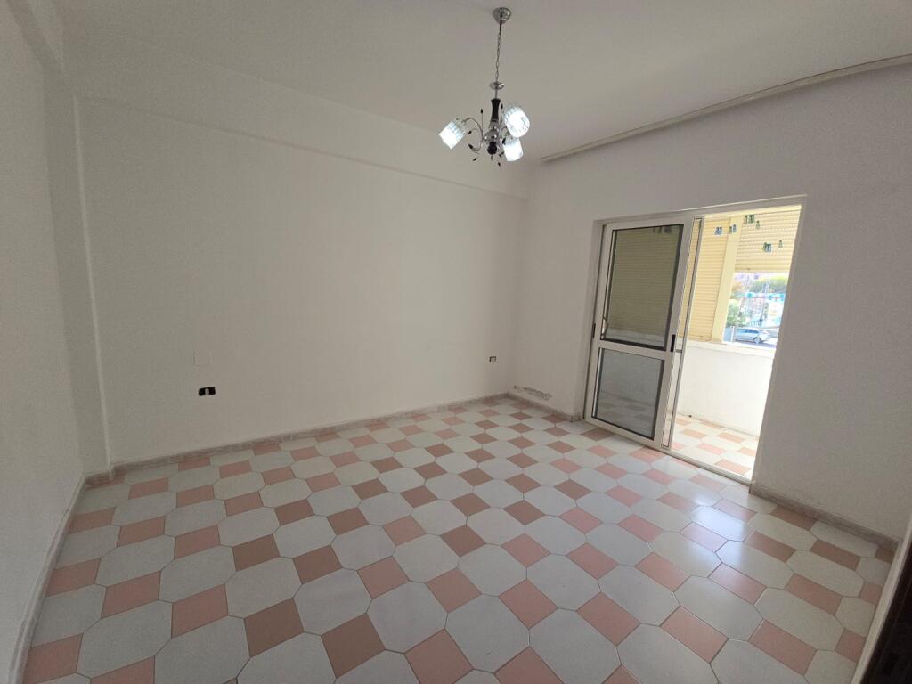 SHITET SUPER APARTAMENT 2+1 TEK ZONA E VALA PARK DURRES