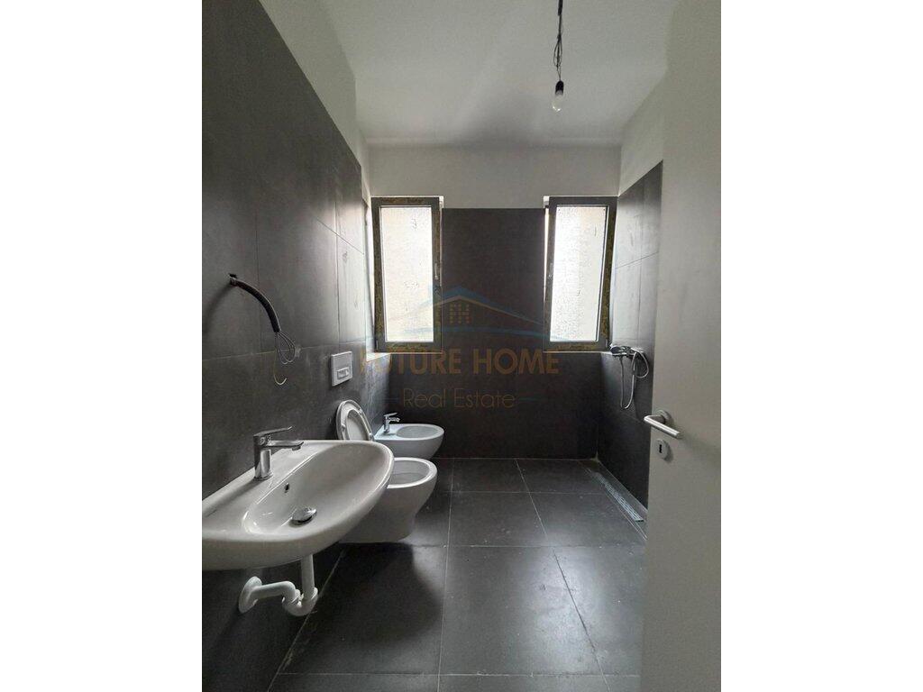 Qera, Apartamenti 2+1+2+Post Parkimi, Rezidenca Green Valley, Liqeni i Thate.
