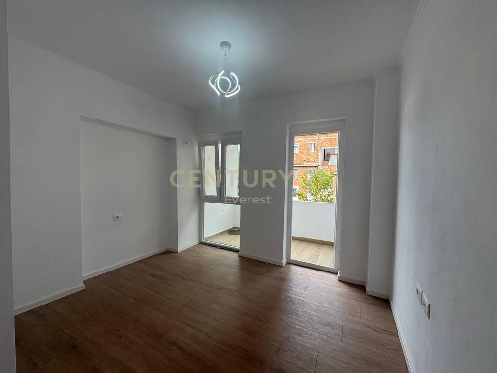 🏠 Apartment 2+1 for sale in the 21 Dhjetori area, near Ambulance No. 9