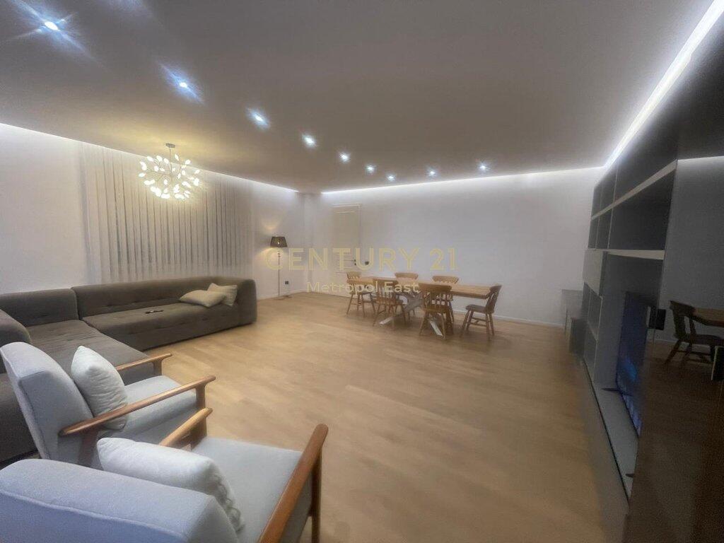 SHITET VILE 3-KATESHE + 400m2 TRUALL NE REZIDENCEN SECRET GARDEN 695,000 €