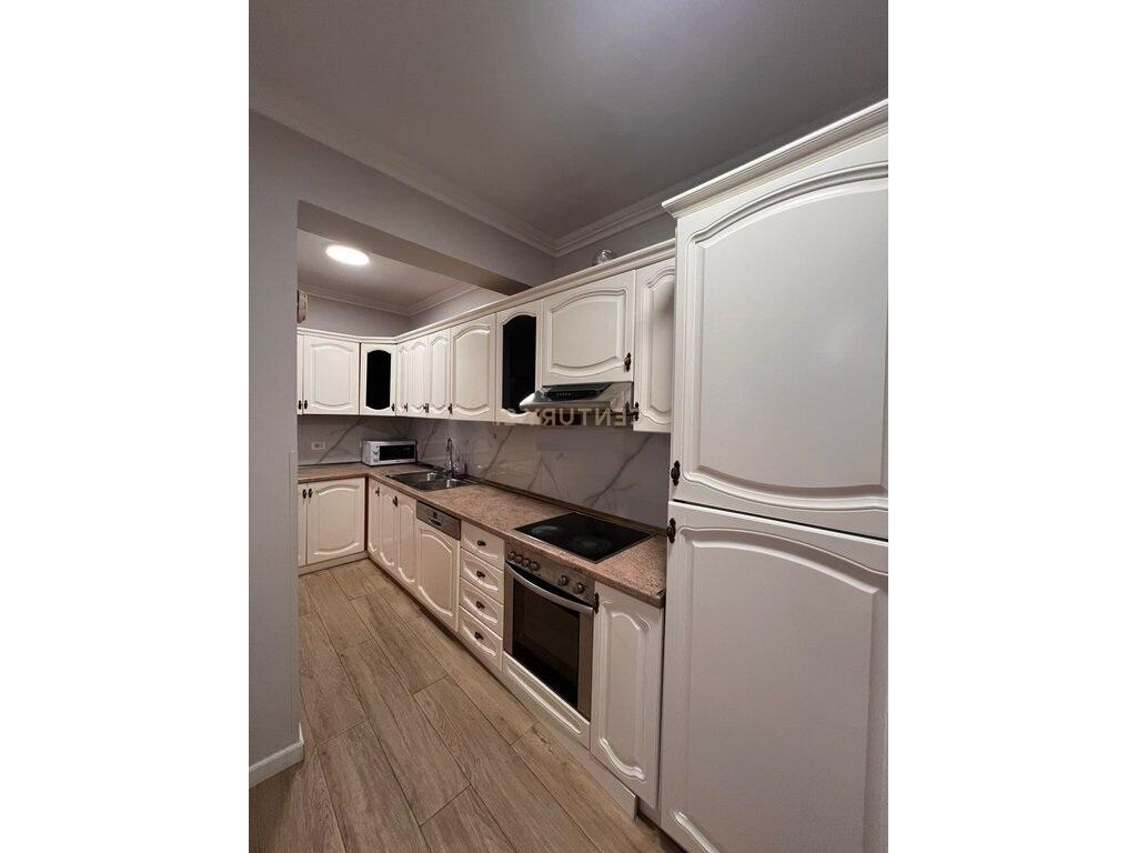 OFROHET APARTAMENT 3+1+2 NË QENDËR, PRANË PIAZZËS