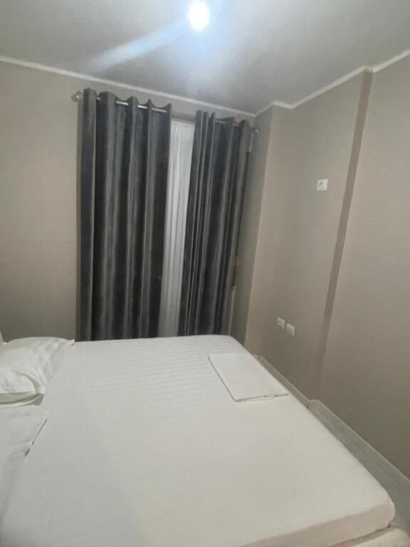 Aparatament 1+1 me qera te rrota kuqe 400 euro