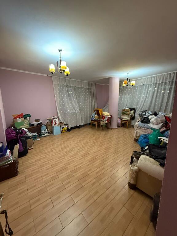 Apartament 2+1 me qira ne Pazari i Ri, Tiranë