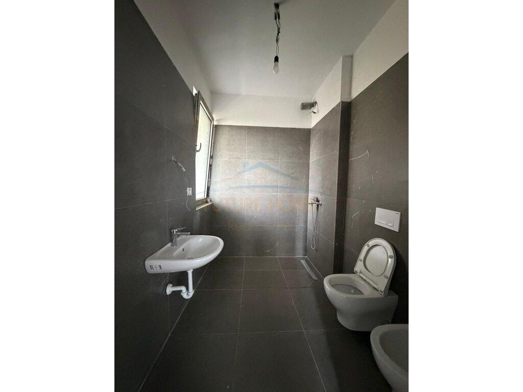 Qera, Apartamenti 2+1+2+Post Parkimi, Rezidenca Green Valley, Liqeni i Thate.