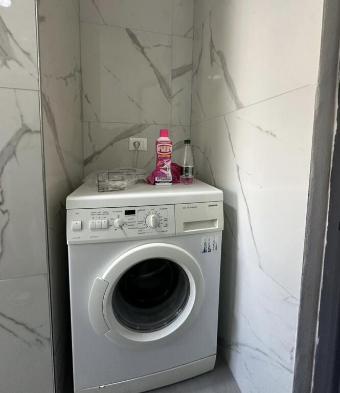 Jepet me qera apartament 1+1 te Shkolla e Bashkuar