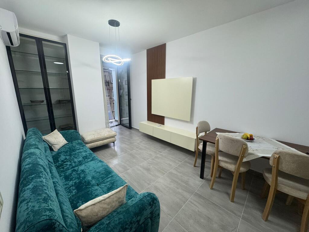 Apartament 1+1 me qera  📍 Rruga Mine Peza, Tiranë