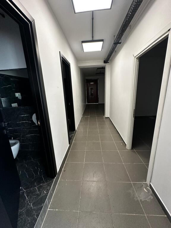 Jepet Ambjent+verande+poste parkimi,  me Qira – 700 m² 📍 Stadiumi Dinamo