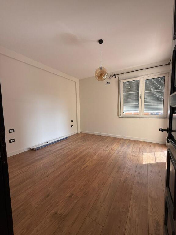 Apartament 2+1 per qira ne Komunen e Parisit