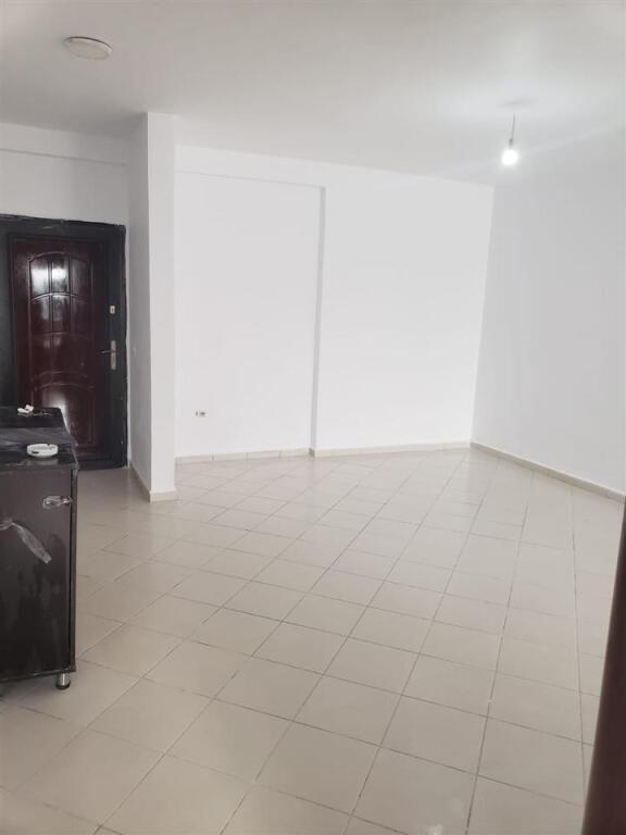 Jepet me qera Apartamenti 2+1 . Fresk . Stacioni i fundit i porcelanit , (Rruga e Thesarit )  300 mije leke
