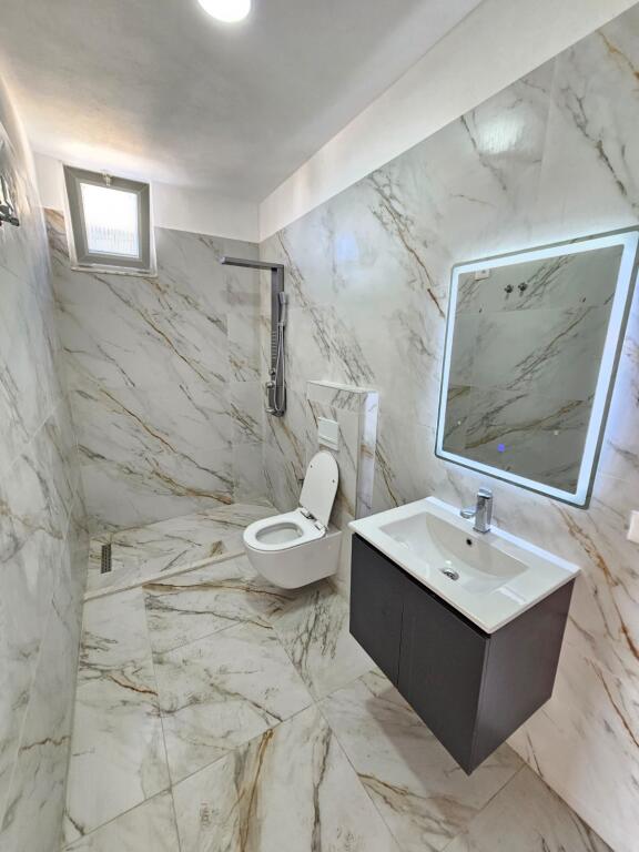 SHITET APARTAMENT 2+1 NE PLAZHIN ILIRIA PRANE HOTEL FLORIDA
