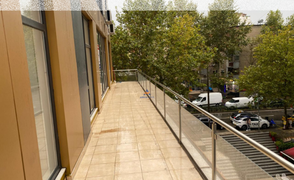 JEPET AMBIENT ME QERA 200M2 "ISH STACIONI I TRENIT" 2500 EURO