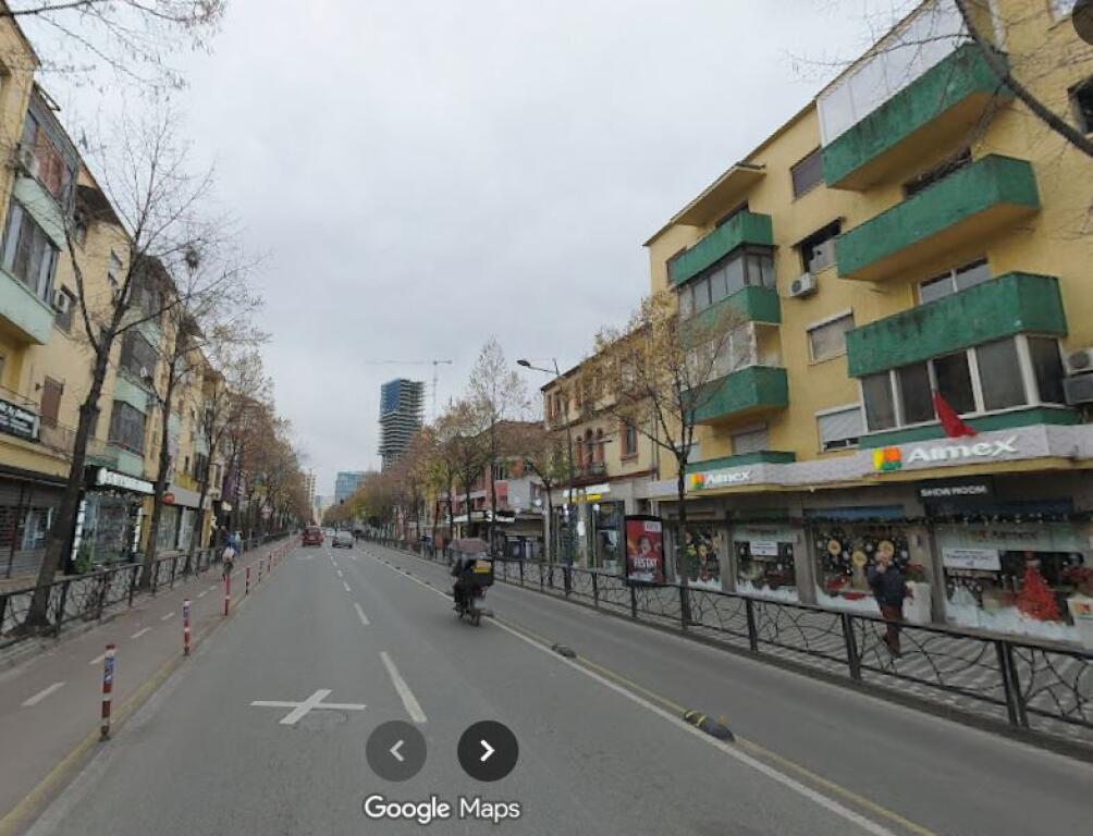 Ambjent Zyre me qera buze rruges se Durresit ne Tirane (ID 42711142)