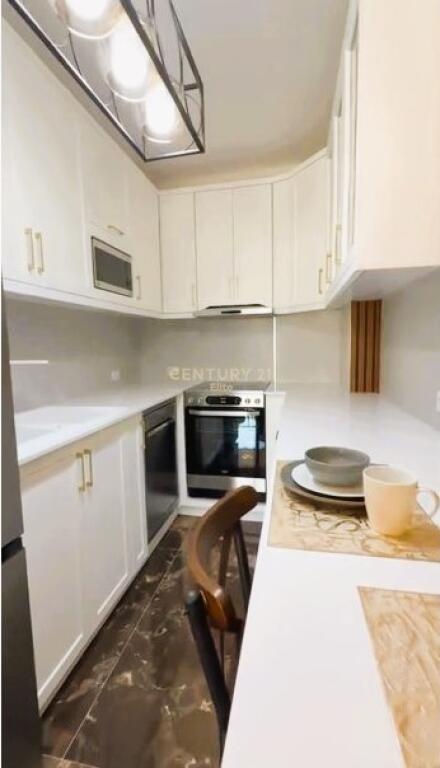 JEPET ME QIRA, APARTAMENT 1+1+POST PARKIMI TEK RRUGA E DURRESIT