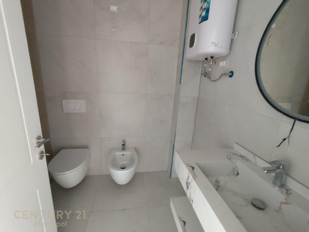 JAP PER QIRA APARTAMENT 2+1+2 ME PARKIM PER ZYRA! 1,800 € /Muaj
