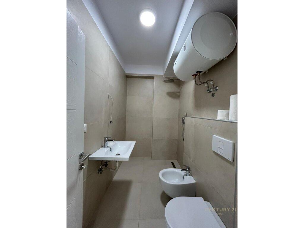 ZYRE ME QERA TE Rr. FORTUZI 900 € /Muaj
