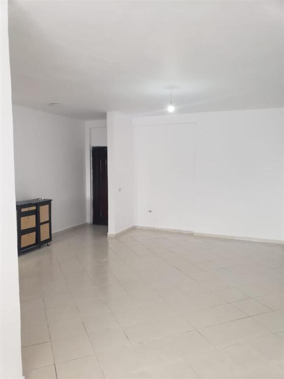 Jepet me qera Apartamenti 2+1 . Fresk . Stacioni i fundit i porcelanit , (Rruga e Thesarit )  300 mije leke