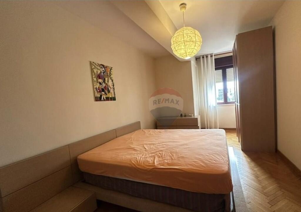 QIRA – Apartament 2+1 në Qendër, Tiranë