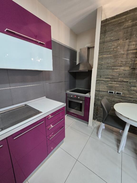 APARTAMENT ME QERA, PAZARI I RI