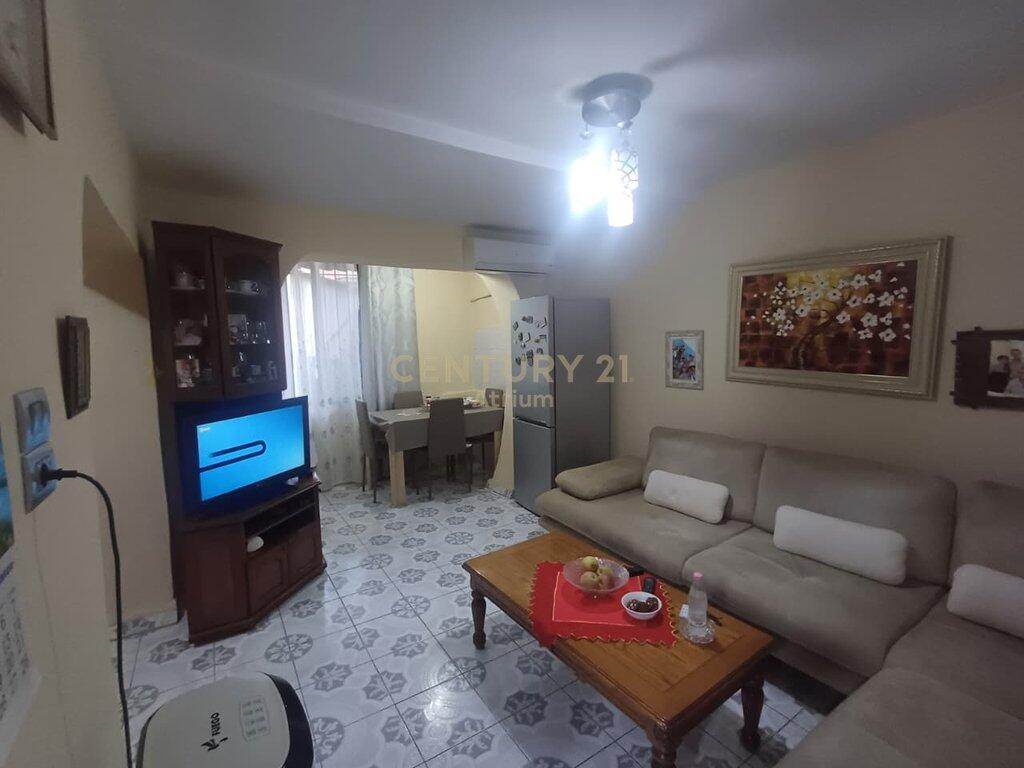 🏡 Shitet apartament 2+1 pranë Shkollës “Niket Dardani”