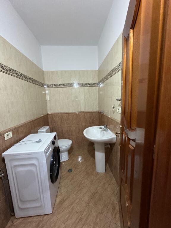 Apartament me qera 4+1+2 Kinostudio