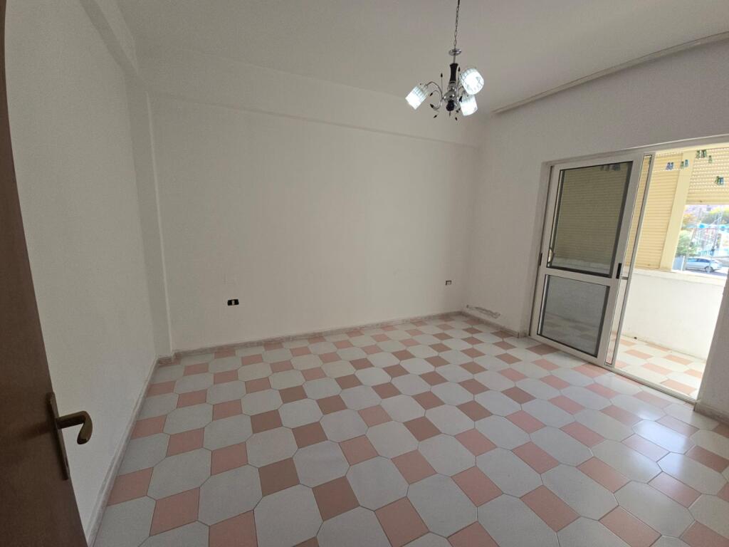 SHITET SUPER APARTAMENT 2+1 TEK ZONA E VALA PARK DURRES