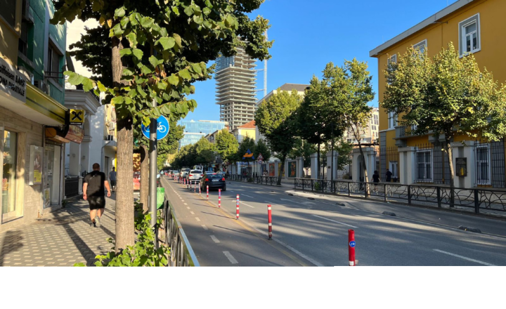 JEPET ME QERA AMBIENT BIZNESI 80M2 "TE RRUGA E DURRESIT" 1500 EURO