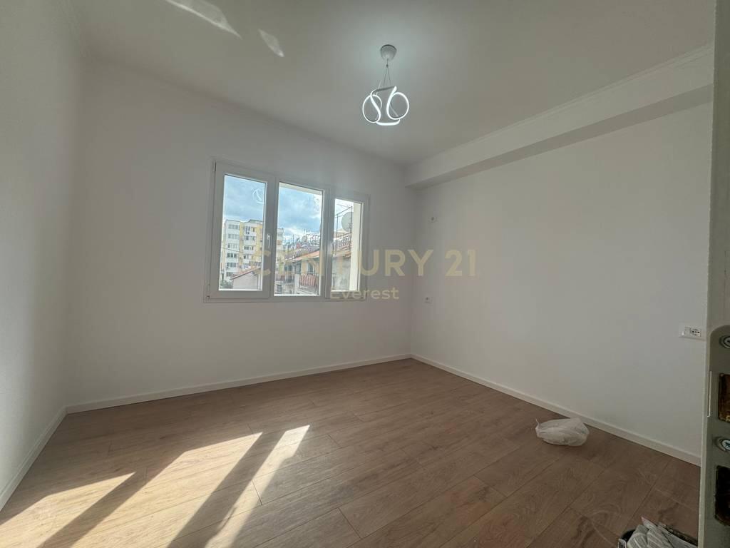 🏠 Apartment 2+1 for sale in the 21 Dhjetori area, near Ambulance No. 9