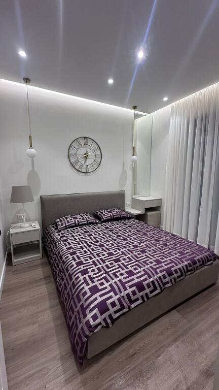 🏢 Ish Stacioni i Trenit,pas Mullirit te Vjeter jepet me qera apartament 1+1,i mobiluar.620 Euro