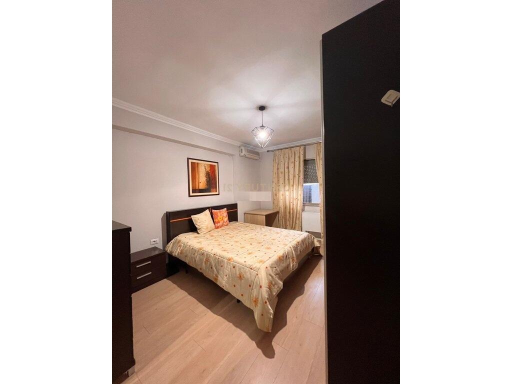 OFROHET APARTAMENT 3+1+2 NË QENDËR, PRANË PIAZZËS