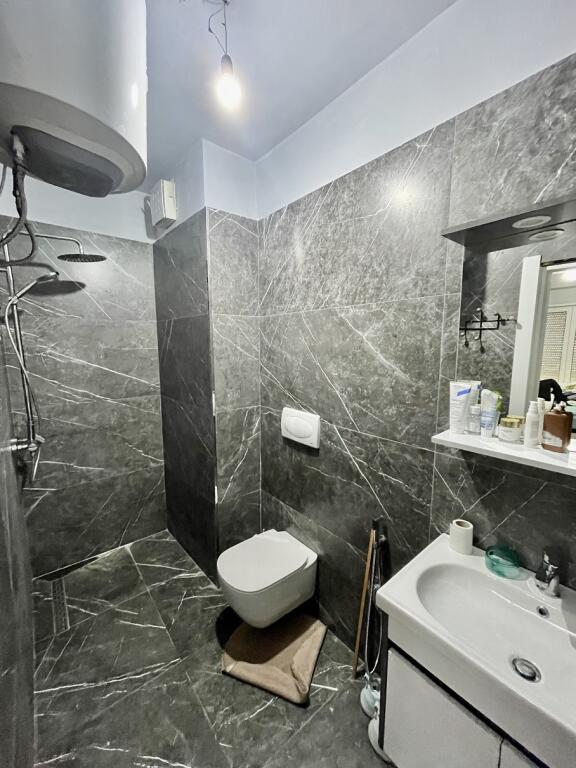 Jepet me QIRA apartament 2+1 Rezidenca “Kodra e Diellit” afër "Gjimnazit British"