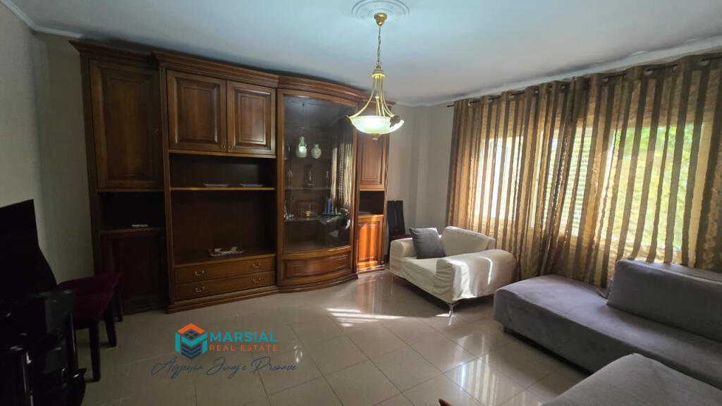 Jepet apartament 3+1 per qira, Brryli, Materniteti i Ri
