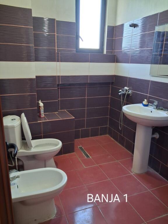 Shtepi private 3+1 me qera tek Shkolla e Bashkuar