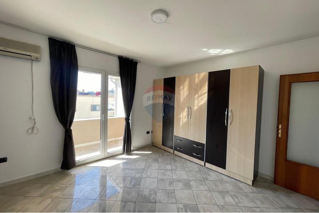 Apartament - Për Qira - Rruga Mihal Grameno, Tiranë € 750