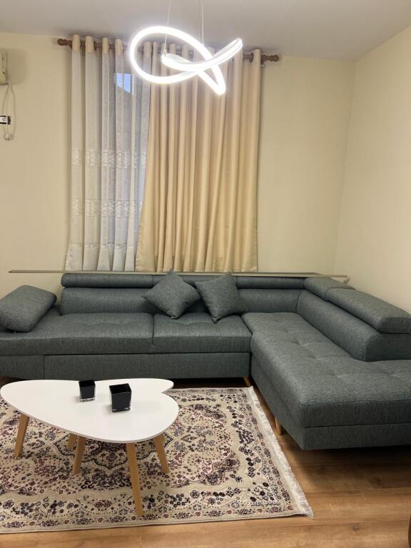 Jepet Me Qera Apartament 1+1+1 Ballkon