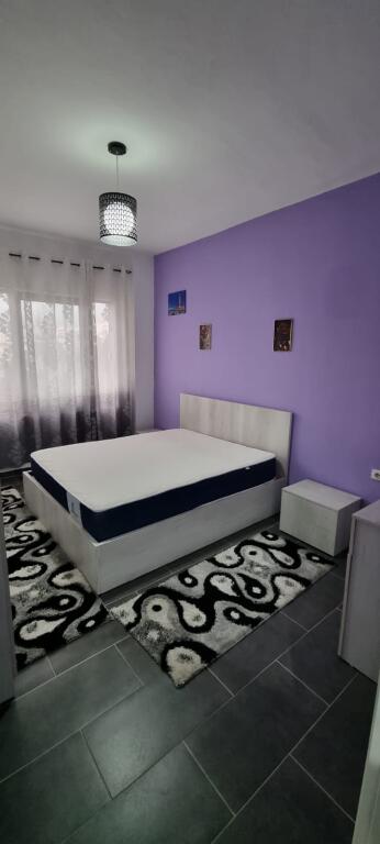 Jepet me qera Apartament 1+1  Adresa : Fresk  E mobiluar Kati 2  Cmimi 40,000 lek lirohet ne daten 5