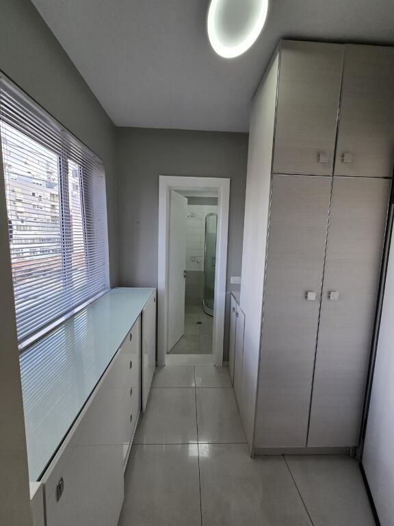 APARTAMENT ME QERA, PAZARI I RI