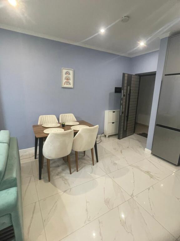 Aparatament 1+1 me qera te rrota kuqe 400 euro