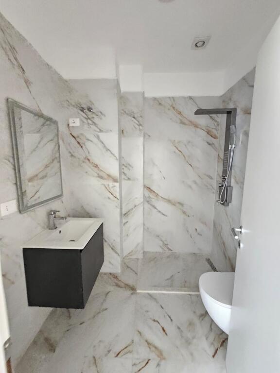 SHITET APARTAMENT 2+1 NE PLAZHIN ILIRIA PRANE HOTEL FLORIDA