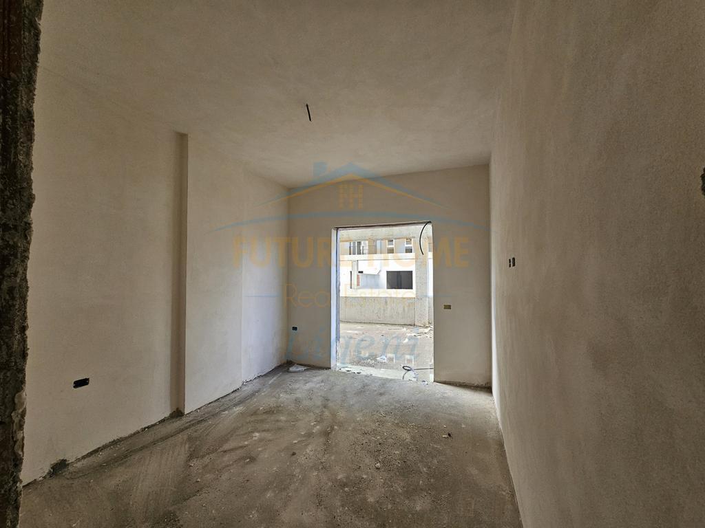 Shitet, Apartament 2+1+2, Kompleksi Univers City, Tiranë.