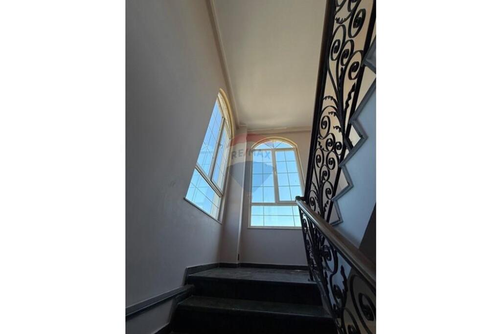 **Shitet Ndërtesë Multifunksionale pranë Aeroportit të Tiranës**