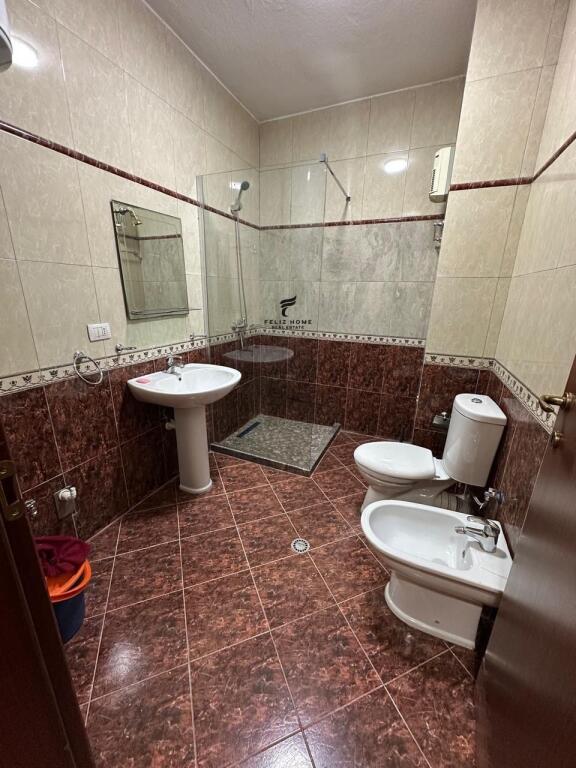 ZYRE ME QERA 118 M2 KOMUNA E PARISIT 75.000 LEKE