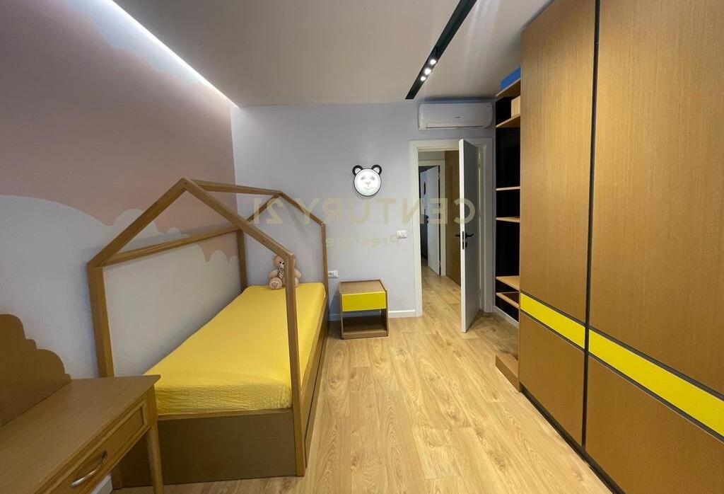 APPARTAMENTO 2+1+2 + GARAGE IN AFFITTO VICINO A "RADISSON COLLECTION", LAGO ASCIUTTO, TIRANA.