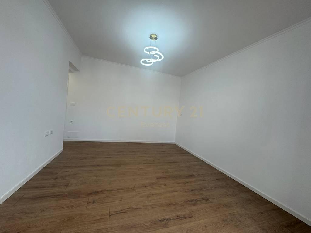 🏠 Apartment 2+1 for sale in the 21 Dhjetori area, near Ambulance No. 9