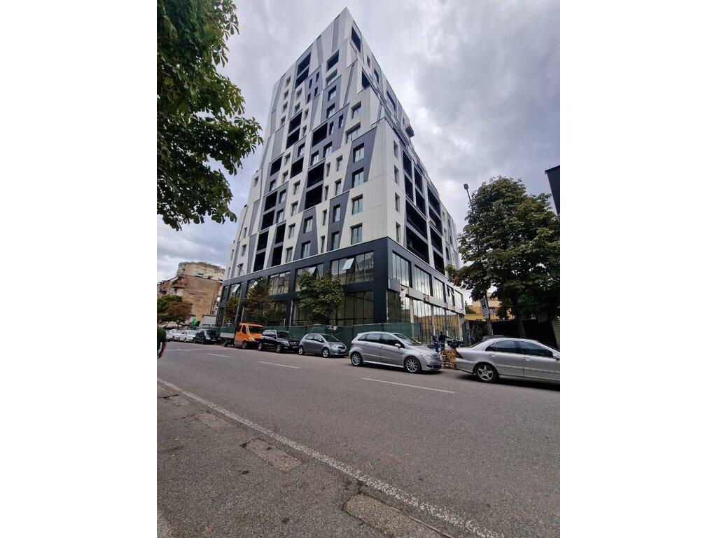 CORNER, BUZE RRUGE KRYESORE 160M2 Ambient Komercial me Qira – Rruga e Barrikadave, Qendër, Tiranë 6,000 € /Muaj