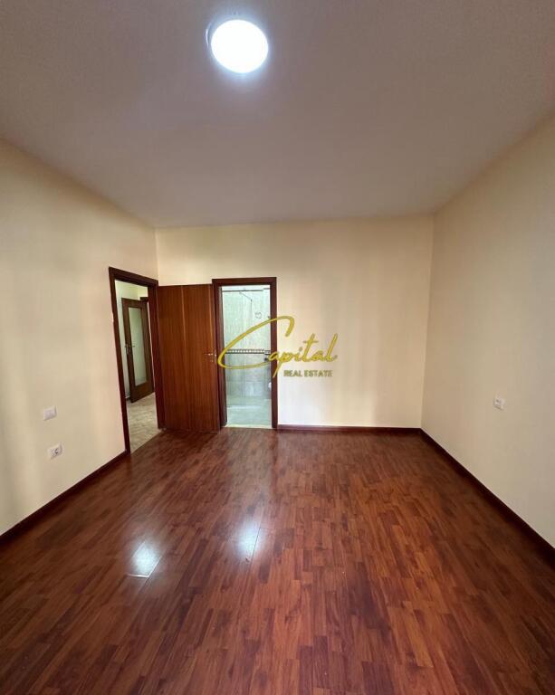 ZYRE ME QERA 118 M2 KOMUNA E PARISIT 75.000 LEKE