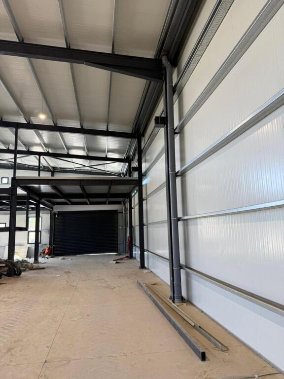 🏡 Jepet Kapanon Industrial me qira ne Vaqarr