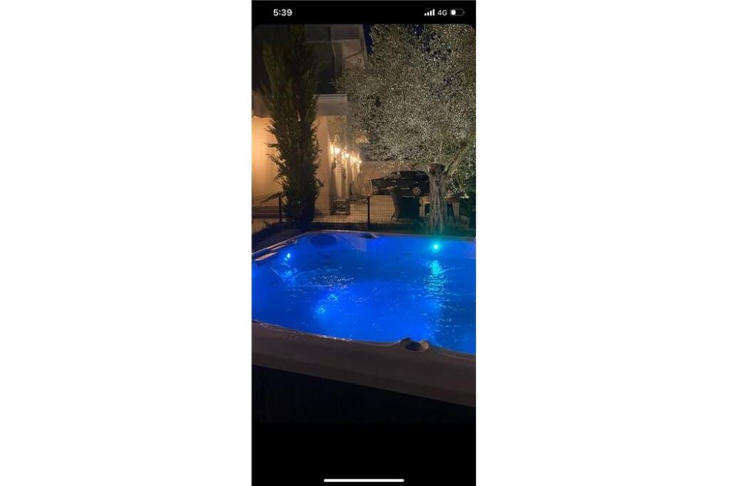 VILE ME PISHINE DHE OBORR PRIVAT , QIRA NE VISHNJE